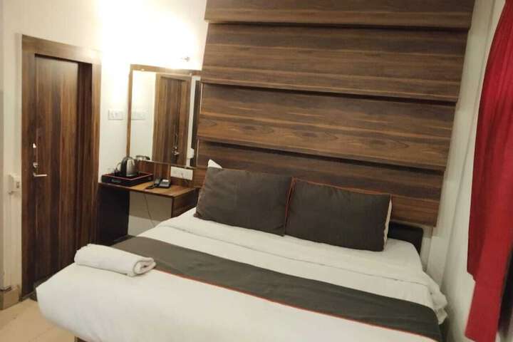 Room 12 of 38
