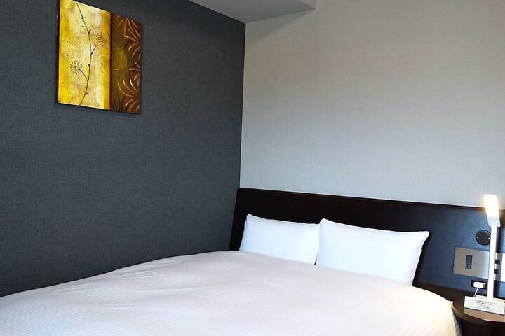 Room 4 of 24
