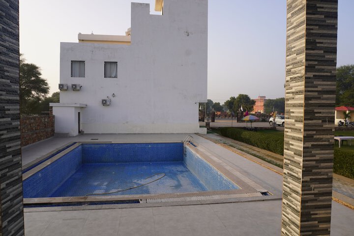Pool 31 of 73