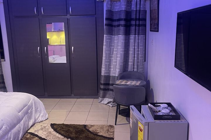 Room 4 of 25