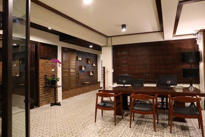 Check-in/check-out kiosk