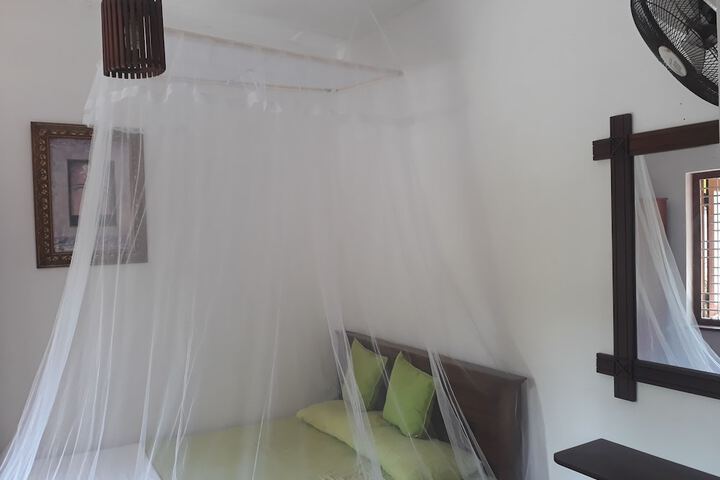 Room 6 of 25