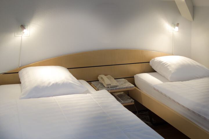 Room 28 of 59