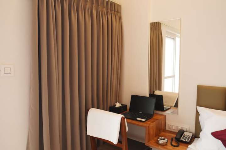 Room 6 of 31