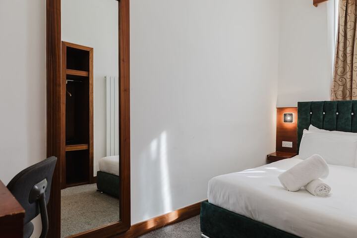 Room 29 of 125