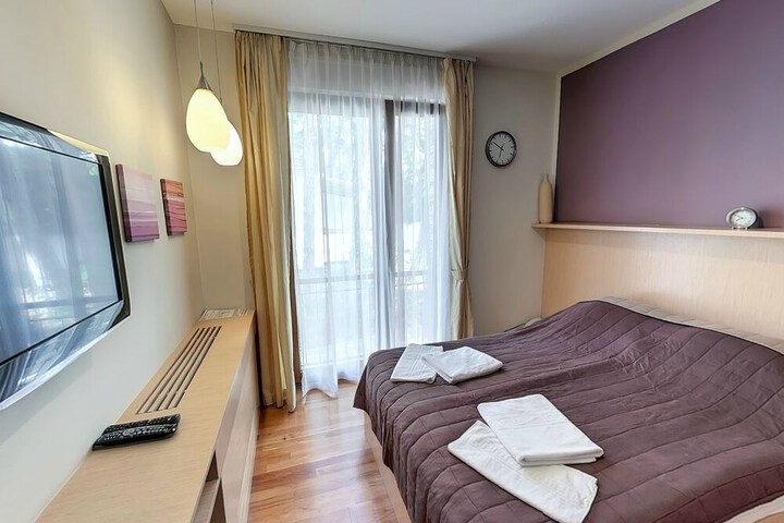Room 12 of 98
