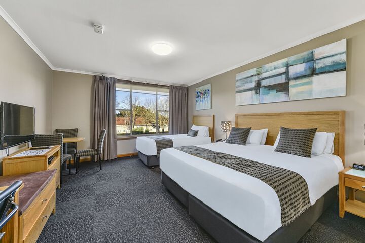 Room 7 of 33
