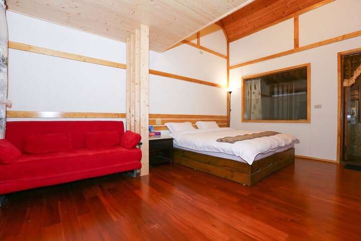 Room 8 of 37