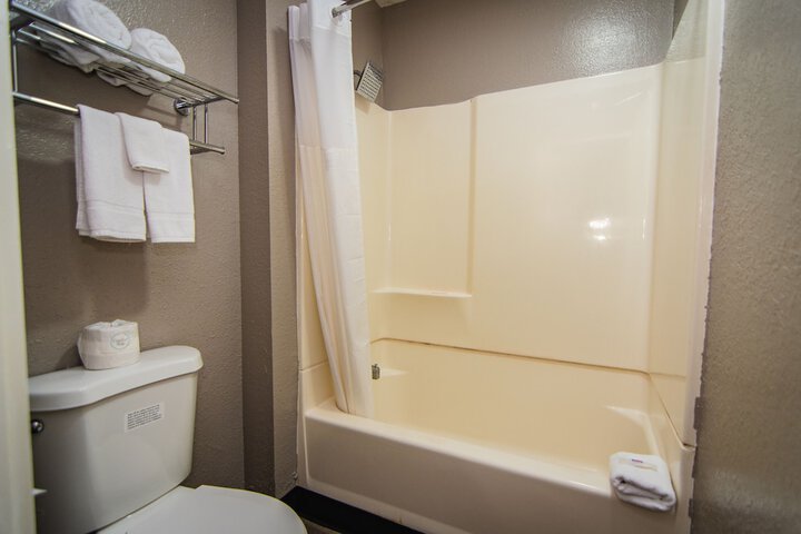 1 Queen Bed (7 of 19)