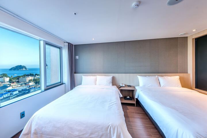 Room 26 of 84