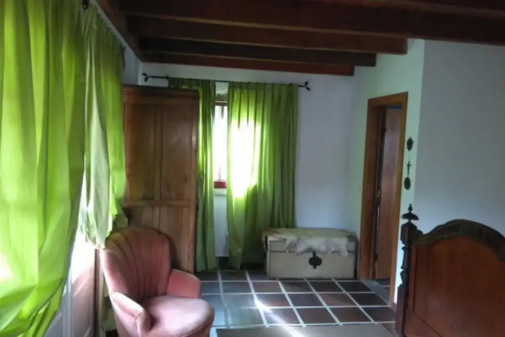 Room 5 of 17