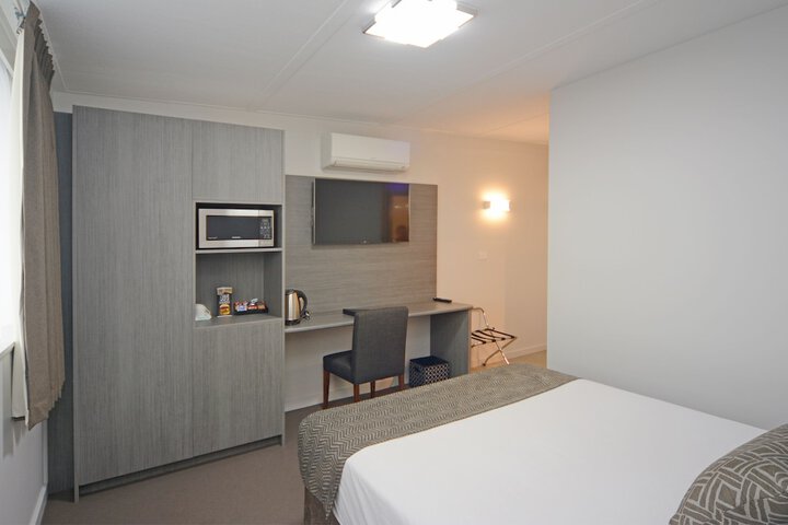 Room 11 of 60