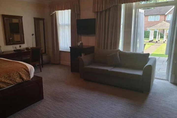 Room 44 of 142