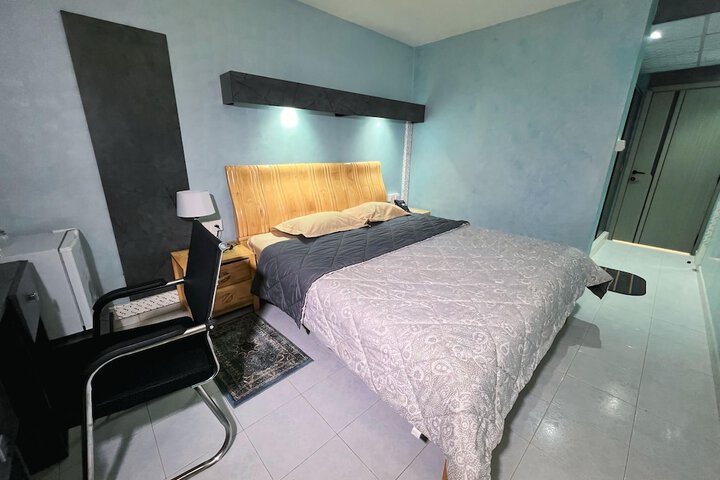 Room 5 of 14