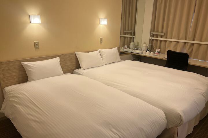 Room 11 of 34