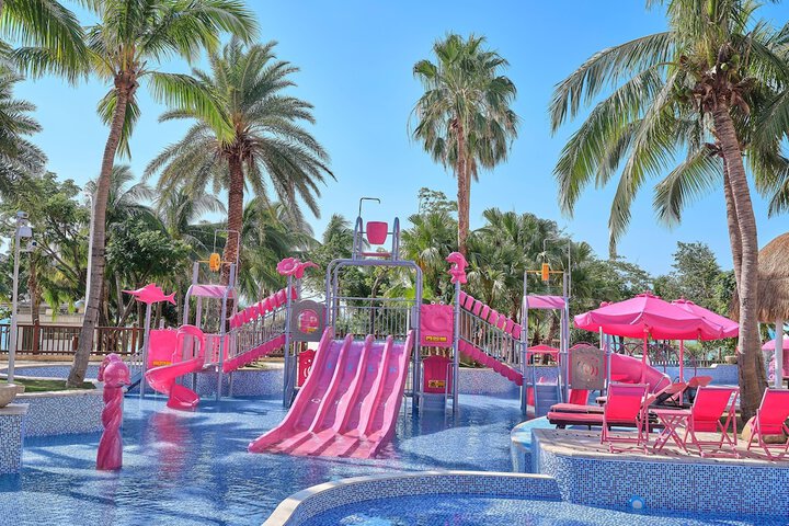 Hotel with Pool