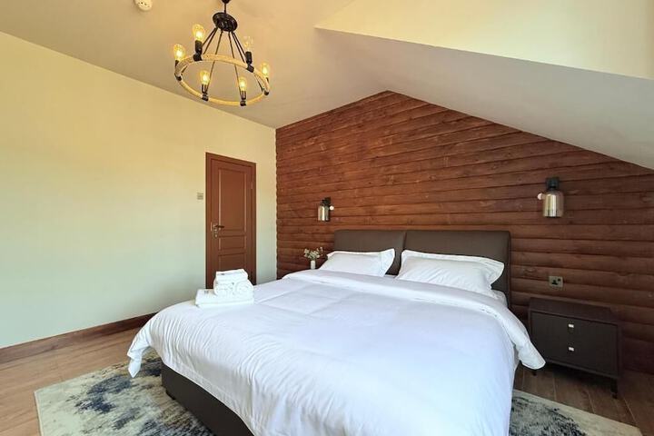 Room 33 of 63