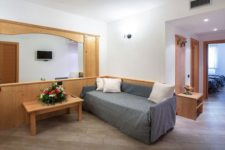 Room 10 of 44