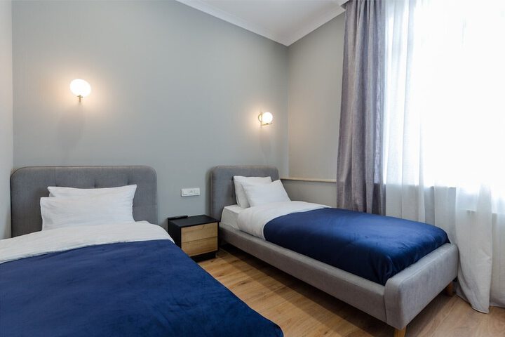 Room 4 of 13