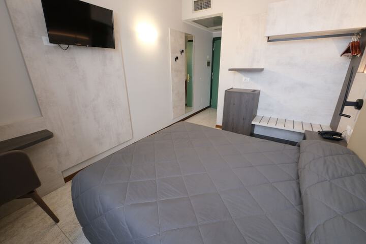 Room 17 of 27