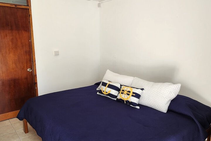 Room 33 of 98