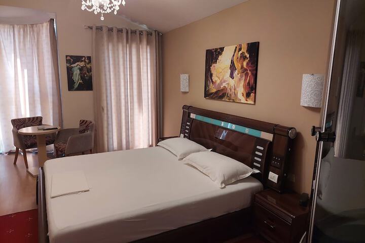 Room 8 of 71