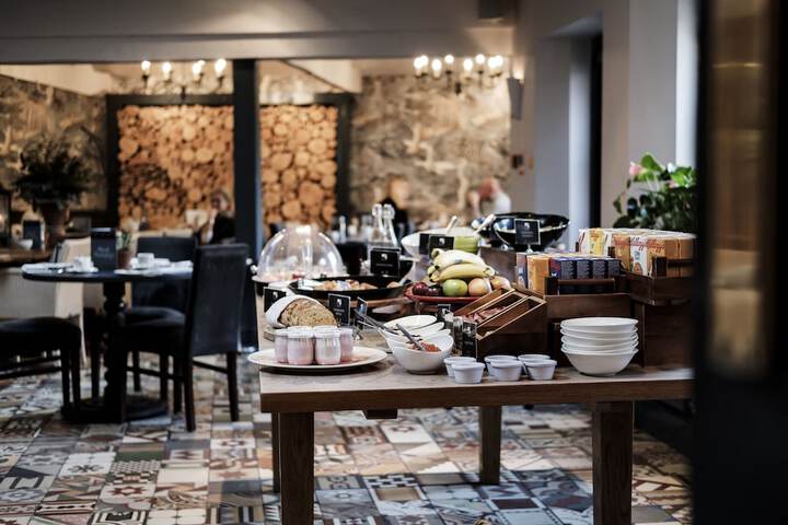 Breakfast/Coffee Service 66 of 91