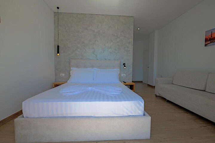 Room 27 of 141