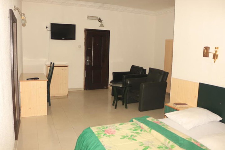Room 10 of 18