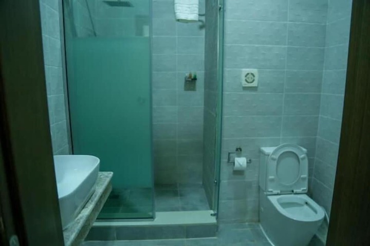 Room 4 of 10