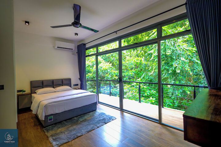Room 9 of 28