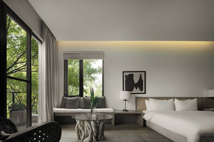 Room 25 of 143