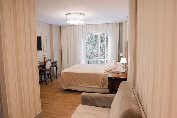 Room 9 of 108