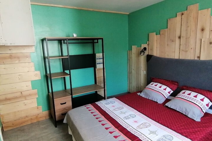 Room 5 of 14