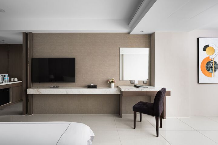 Room 17 of 44
