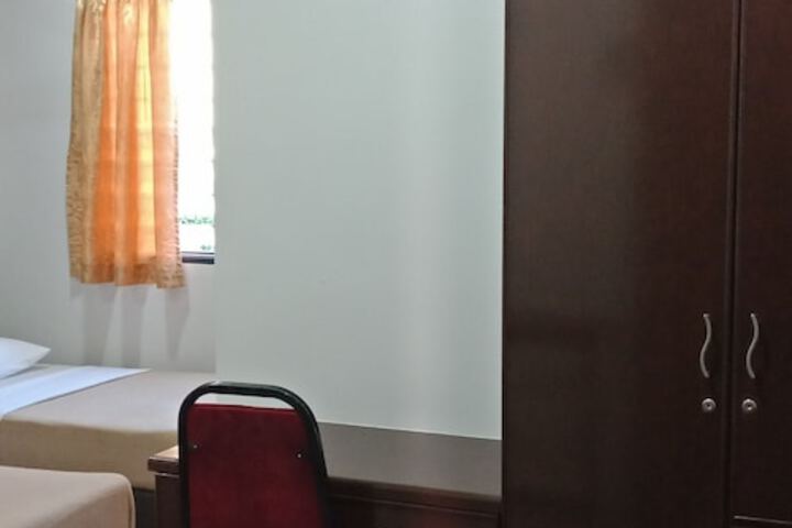 Room 11 of 25