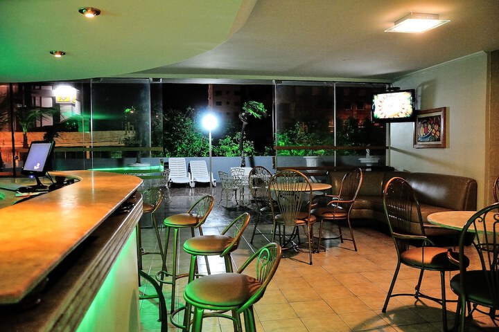 Lounge 74 of 80