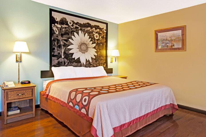2 Queen Beds (4 of 14)