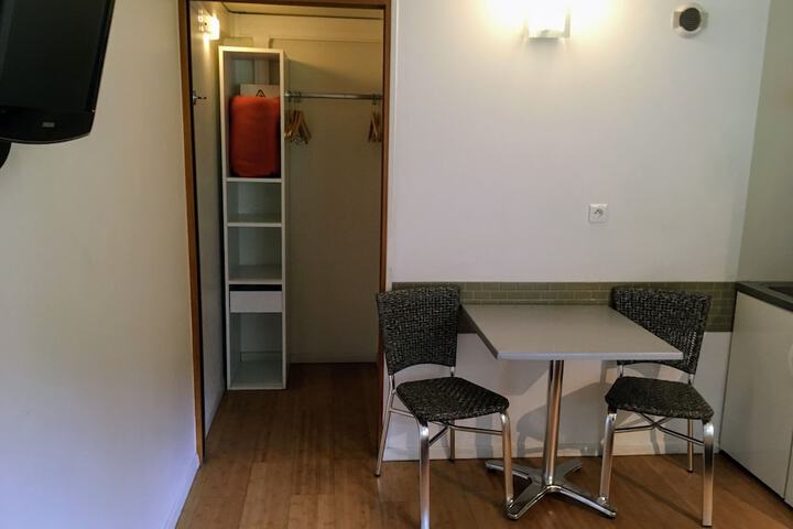 Room 8 of 36