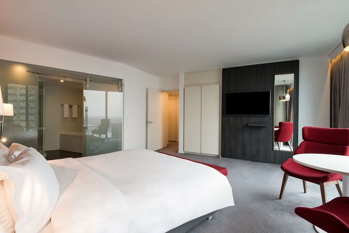 Room 6 of 37