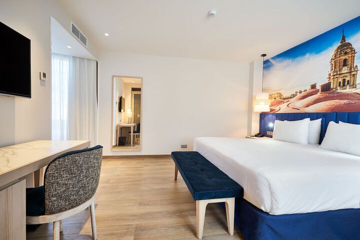Room 10 of 43