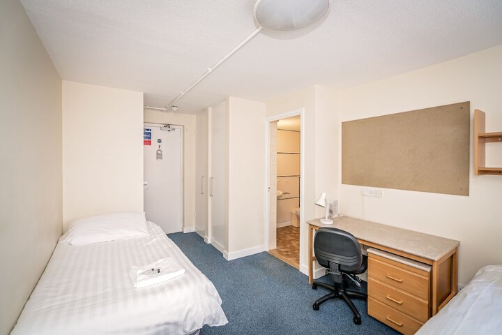Room 19 of 83
