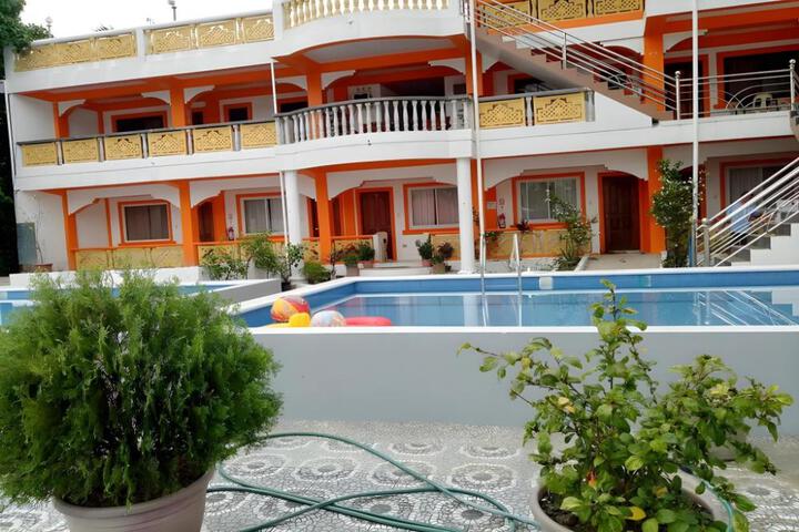 Palm Grove Saud Holiday Complex Hotel