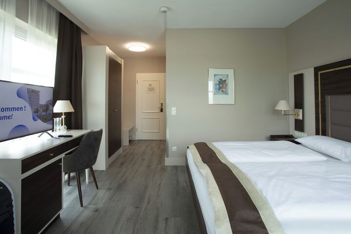 Room 10 of 49