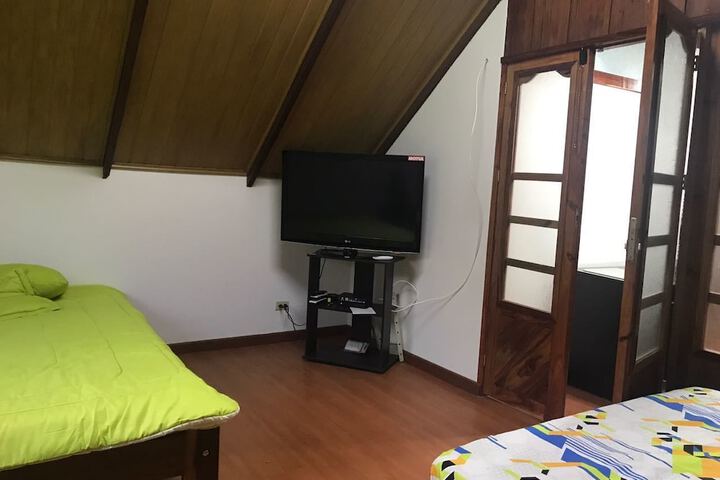 Room 4 of 9