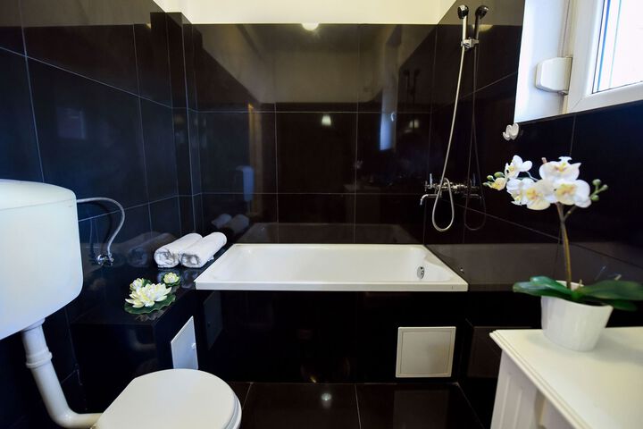 Room 4 of 62