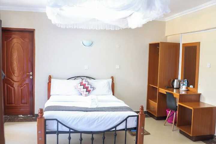 Room 12 of 80