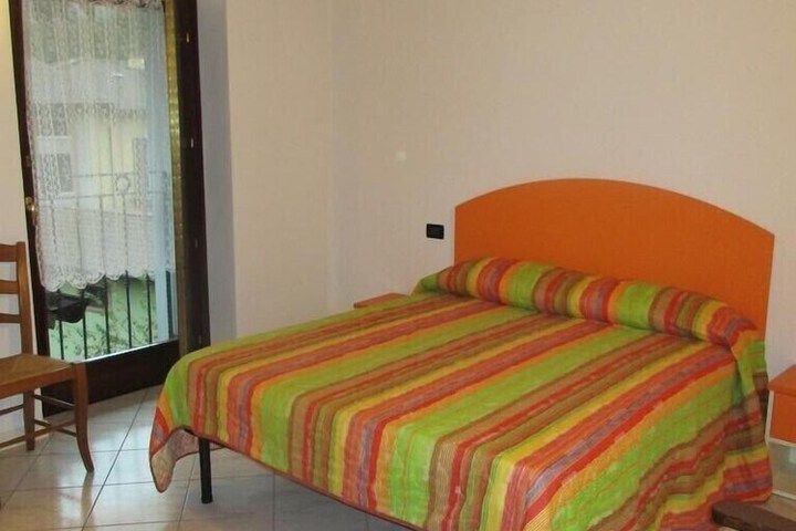 Room 7 of 16
