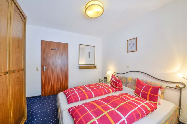 Room 8 of 39