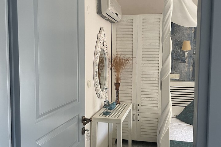 Room 30 of 93